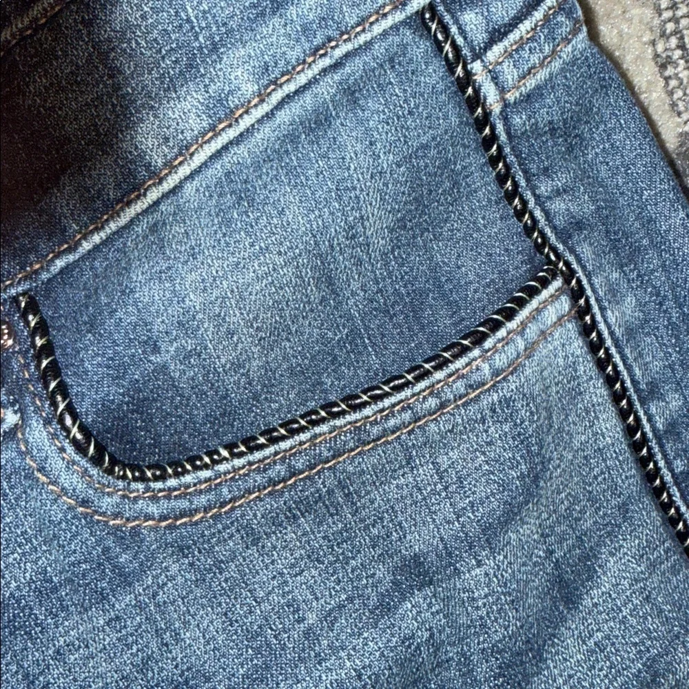 Size 8 WHBM Everyday Soft Skinny Ankle Blue Jeans. Like New. Faux Leather Trim - Picture 6 of 7